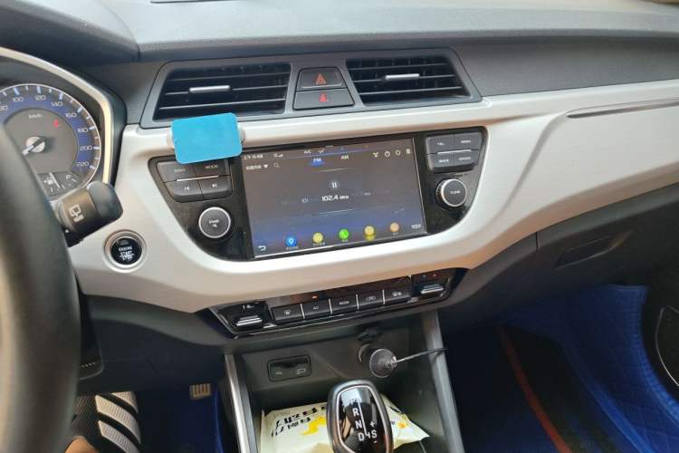 Used Geely Auto Vision X3 2019 Upgraded Model 1.5L CVT Elite Version Audio And AC Panel