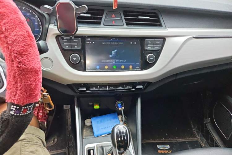 Used Geely Auto Vision X3 2019 Upgraded Model 1.5L Manual Elite Version Audio And AC Panel