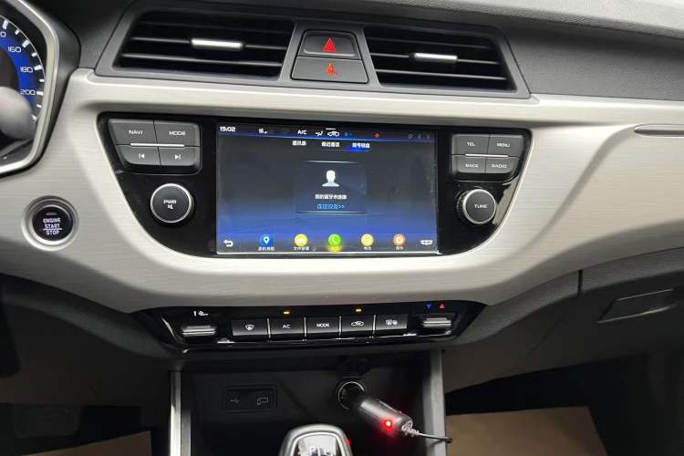 Used Geely Auto Vision X3 2019 Upgraded Model 1.5L CVT Elite Version Audio And AC Panel