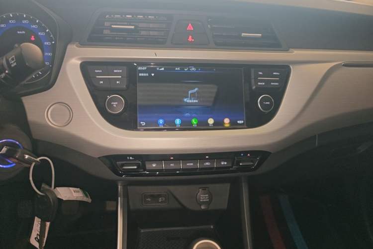 Used Geely Auto Vision X3 2019 Upgraded Model 1.5L Manual Luxury Version Audio And AC Panel