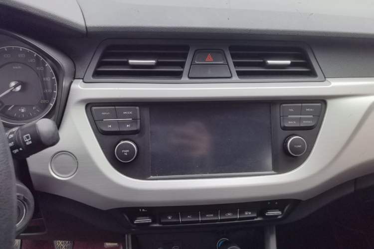 Used Geely Auto Vision X3 2019 Upgraded Model 1.5L Manual Elite Version Audio And AC Panel