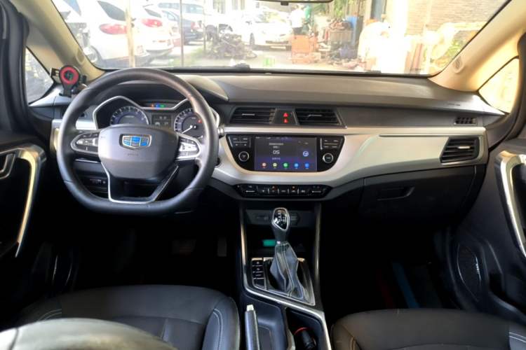 Used Geely Auto Vision X3 2019 Upgraded Model 1.5L CVT Elite Version Center Console