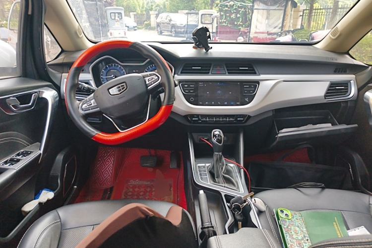Used Geely Auto Vision X3 2019 Upgraded Model 1.5L CVT Prestige Version Center Console