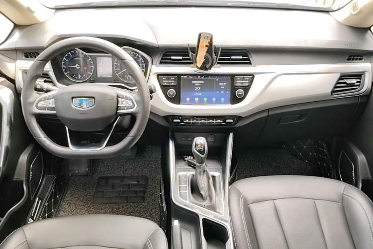 Used Geely Auto Vision X3 2019 Upgraded Model 1.5L CVT Elite Version Center Console