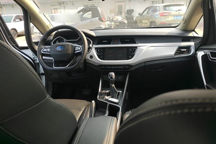 Used Geely Auto Vision X3 2019 Upgraded Model 1.5L CVT Prestige Version Center Console