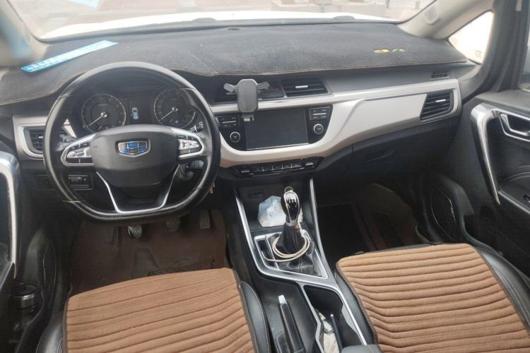 Used Geely Auto Vision X3 2019 Upgraded Model 1.5L Manual Elite Version Center Console