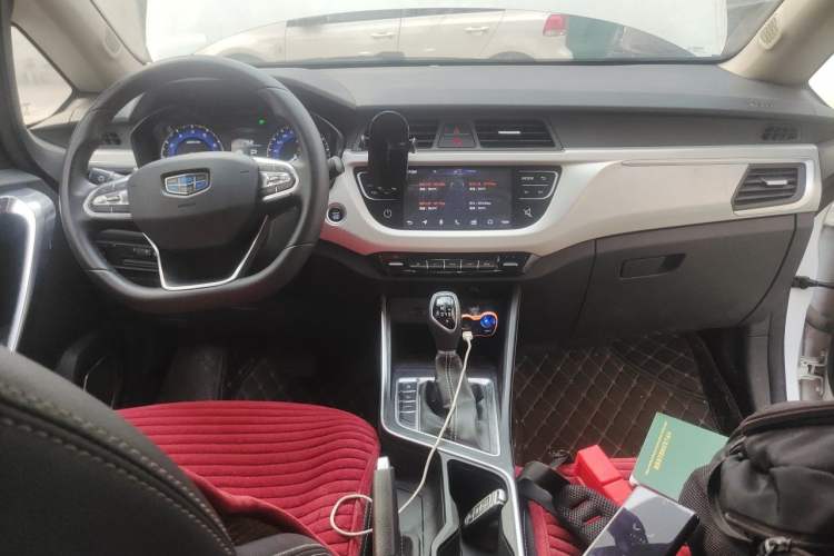 Used Geely Auto Vision X3 2019 Upgraded Model 1.5L CVT Prestige Version Center Console