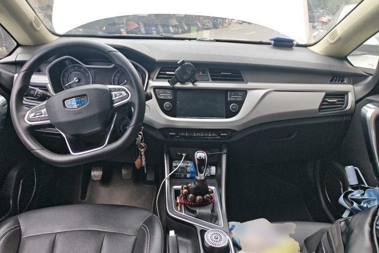 Used Geely Auto Vision X3 2019 Upgraded Model 1.5L Manual Elite Version Center Console