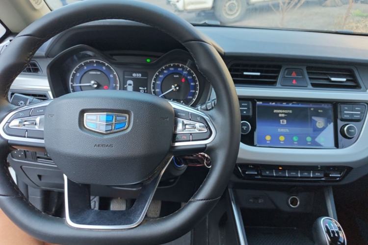 Used Geely Auto Vision X3 2019 Upgraded Model 1.5L Manual Elite Version Center Console