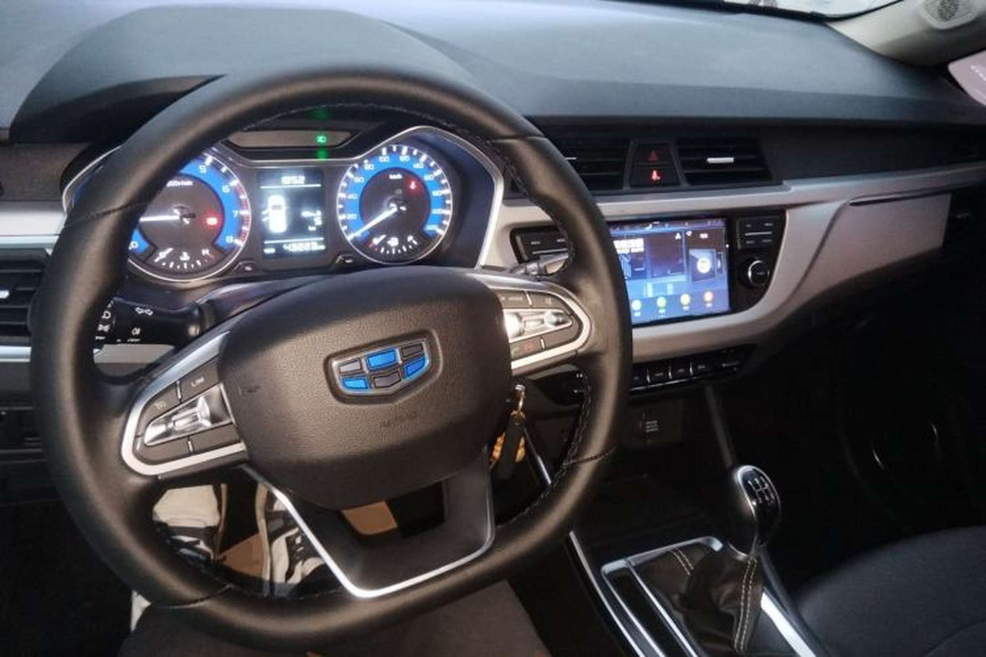 Used Geely Auto Vision X3 2019 Upgraded Model 1.5L Manual Luxury Version Center Console