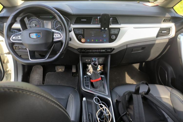 Used Geely Auto Vision X3 2019 Upgraded Model 1.5L CVT Elite Version Center Console