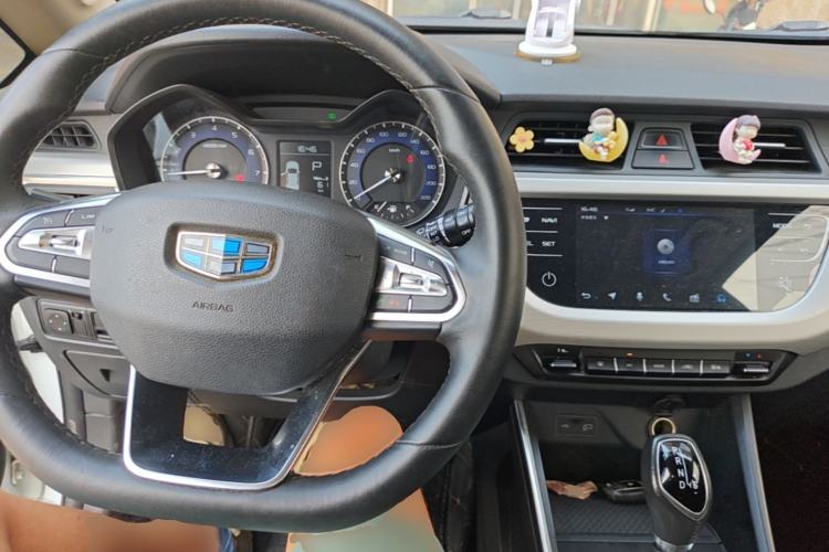 Used Geely Auto Vision X3 2019 Upgraded Model 1.5L CVT Prestige Version Center Console