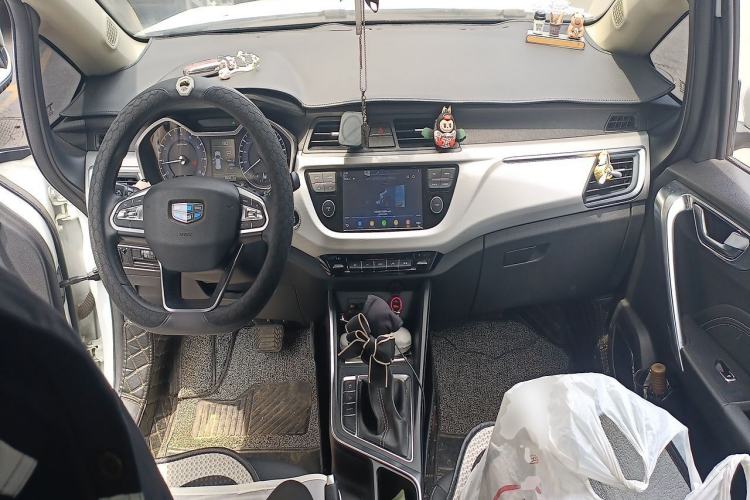 Used Geely Auto Vision X3 2019 Upgraded Model 1.5L CVT Elite Version Center Console