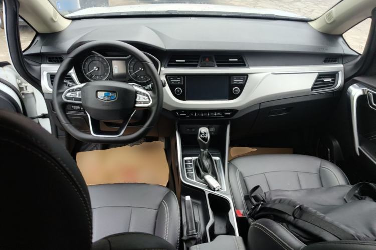 Used Geely Auto Vision X3 2019 Upgraded Model 1.5L CVT Elite Version Center Console