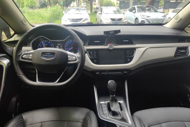 Used Geely Auto Vision X3 2019 Upgraded Model 1.5L CVT Prestige Version Center Console