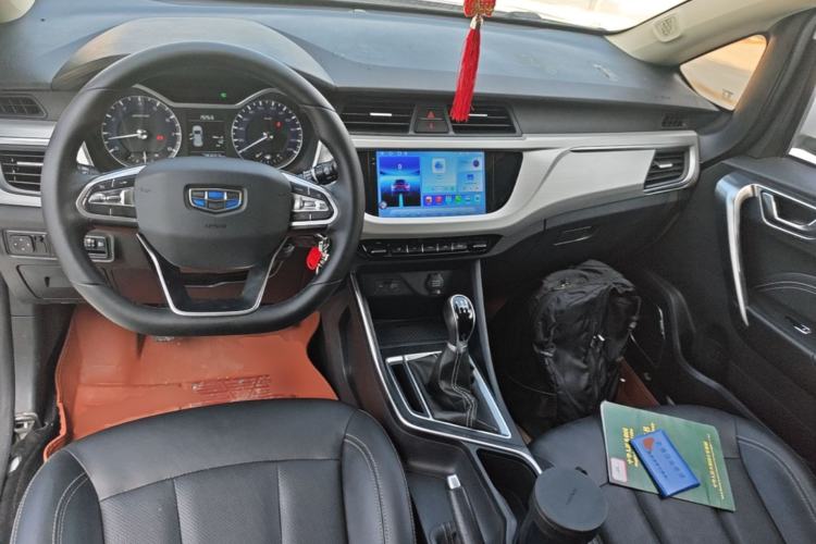 Used Geely Auto Vision X3 2019 Upgraded Model 1.5L Manual Elite Version Center Console
