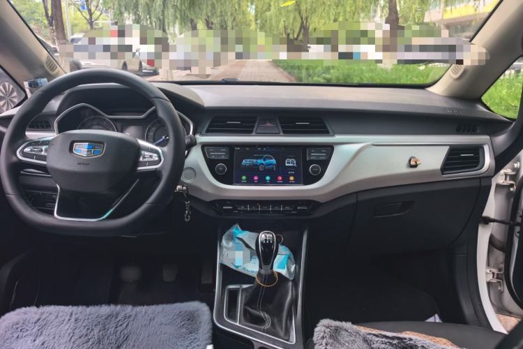 Used Geely Auto Vision X3 2019 Upgraded Model 1.5L Manual Luxury Version Center Console