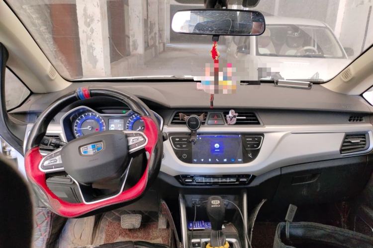 Used Geely Auto Vision X3 2019 Upgraded Model 1.5L CVT Prestige Version Center Console