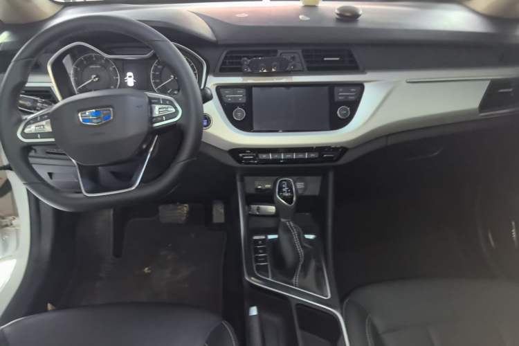 Used Geely Auto Vision X3 2019 Upgraded Model 1.5L CVT Elite Version Center Console