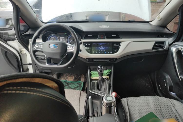 Used Geely Auto Vision X3 2019 Upgraded Model 1.5L CVT Prestige Version Center Console