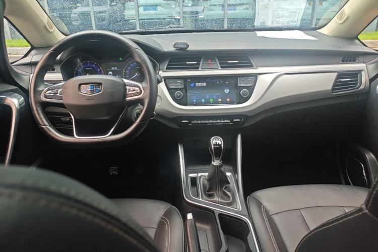 Used Geely Auto Vision X3 2019 Upgraded Model 1.5L Manual Luxury Version Center Console