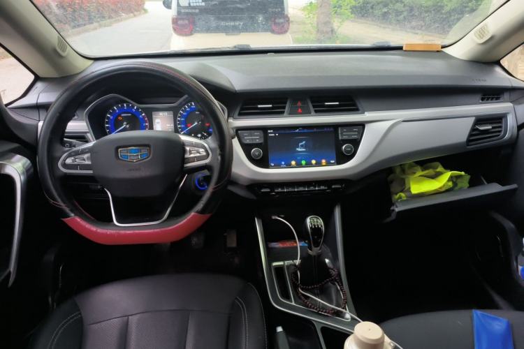 Used Geely Auto Vision X3 2019 Upgraded Model 1.5L Manual Elite Version Center Console