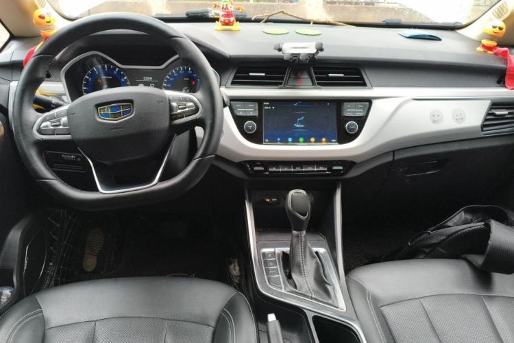 Used Geely Auto Vision X3 2019 Upgraded Model 1.5L CVT Prestige Version Center Console
