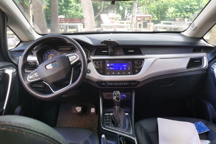 Used Geely Auto Vision X3 2019 Upgraded Model 1.5L CVT Prestige Version Center Console