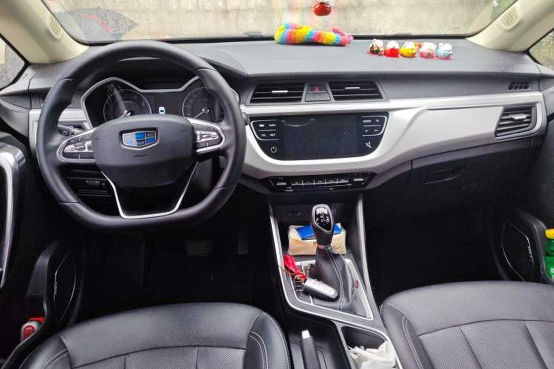 Used Geely Auto Vision X3 2019 Upgraded Model 1.5L CVT Prestige Version Center Console