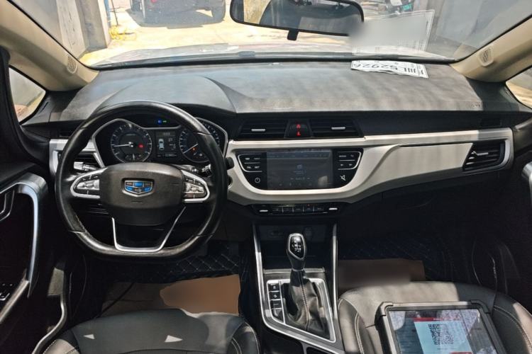 Used Geely Auto Vision X3 2019 Upgraded Model 1.5L CVT Prestige Version Center Console