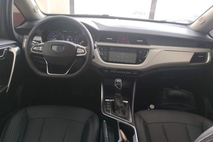 Used Geely Auto Vision X3 2019 Upgraded Model 1.5L CVT Prestige Version Center Console