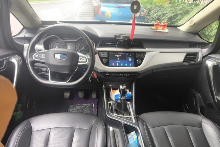 Used Geely Auto Vision X3 2019 Upgraded Model 1.5L Manual Elite Version Center Console