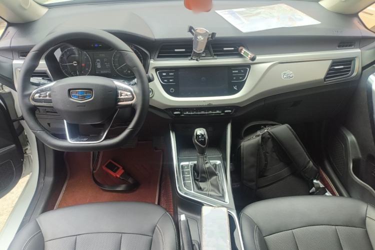 Used Geely Auto Vision X3 2019 Upgraded Model 1.5L CVT Prestige Version Center Console