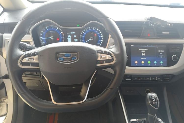 Used Geely Auto Vision X3 2019 Upgraded Model 1.5L CVT Elite Version Center Console