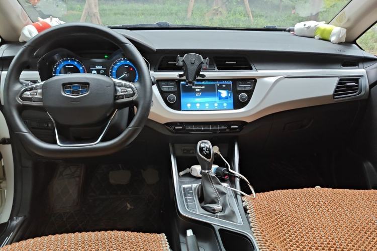 Used Geely Auto Vision X3 2019 Upgraded Model 1.5L CVT Elite Version Center Console