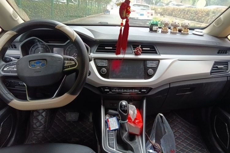 Used Geely Auto Vision X3 2019 Upgraded Model 1.5L CVT Elite Version Center Console