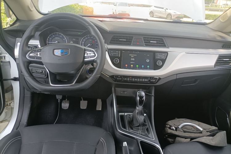 Used Geely Auto Vision X3 2019 Upgraded Model 1.5L Manual Elite Version Center Console