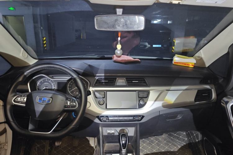 Used Geely Auto Vision X3 2019 Upgraded Model 1.5L Manual Elite Version Center Console