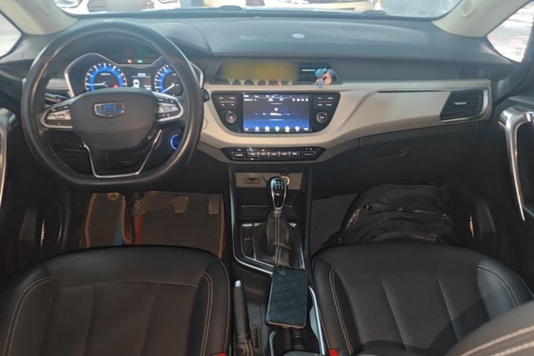 Used Geely Auto Vision X3 2019 Upgraded Model 1.5L Manual Elite Version Center Console