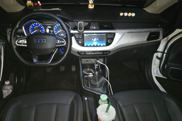 Used Geely Auto Vision X3 2019 Upgraded Model 1.5L Manual Luxury Version Center Console