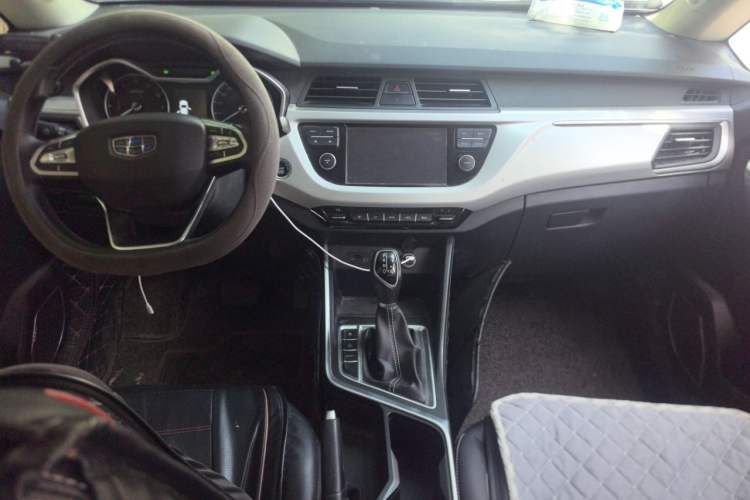 Used Geely Auto Vision X3 2019 Upgraded Model 1.5L CVT Elite Version Center Console