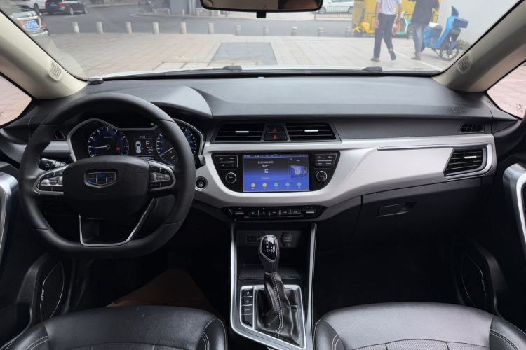 Used Geely Auto Vision X3 2019 Upgraded Model 1.5L CVT Elite Version Center Console