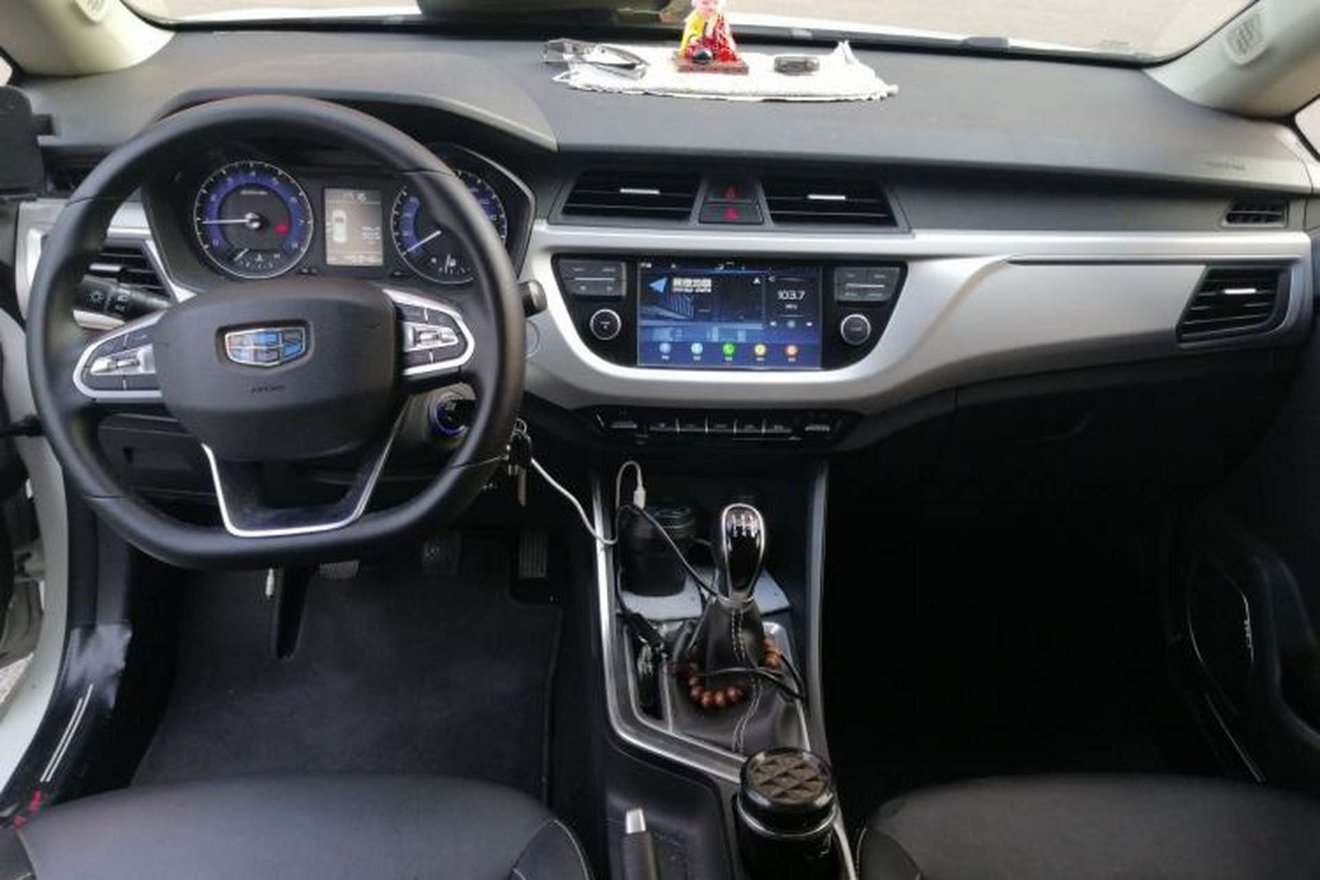 Used Geely Auto Vision X3 2019 Upgraded Model 1.5L Manual Luxury Version Center Console