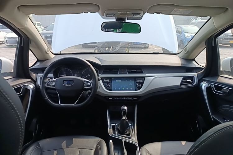 Used Geely Auto Vision X3 2019 Upgraded Model 1.5L Manual Luxury Version Center Console