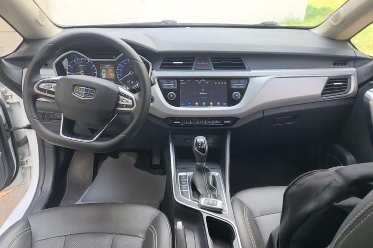 Used Geely Auto Vision X3 2019 Upgraded Model 1.5L CVT Elite Version Center Console