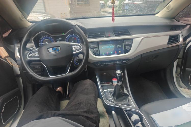 Used Geely Auto Vision X3 2019 Upgraded Model 1.5L Manual Luxury Version Center Console