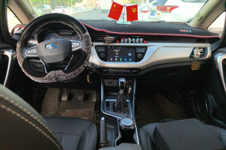 Used Geely Auto Vision X3 2019 Upgraded Model 1.5L Manual Elite Version Center Console