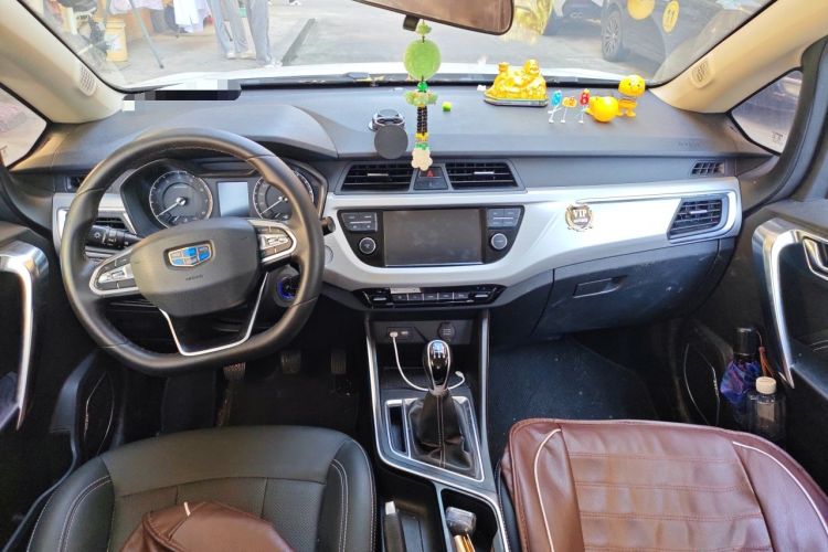 Used Geely Auto Vision X3 2019 Upgraded Model 1.5L Manual Luxury Version Center Console