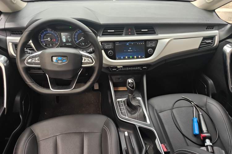Used Geely Auto Vision X3 2019 Upgraded Model 1.5L CVT Elite Version Center Console