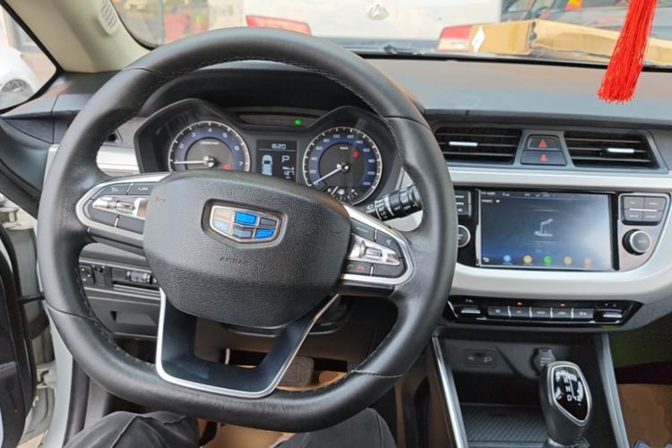 Used Geely Auto Vision X3 2019 Upgraded Model 1.5L CVT Elite Version Center Console